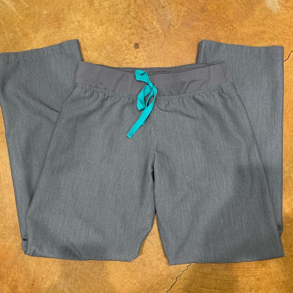 Figs Livingston Petite Scrubs